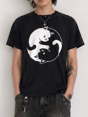 2 FOR $28 👾 Hot Topic Ying-Yang Kitties Black and White Graphic Tee